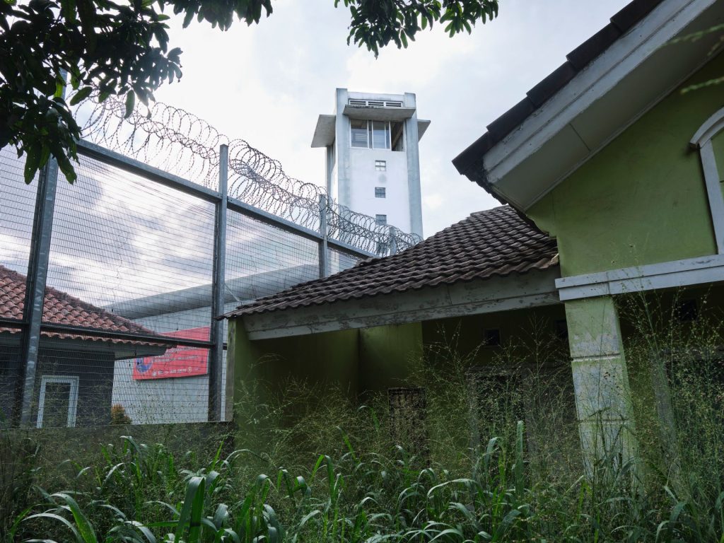 Indonesia suspends five officials over luxury apartments for inmates | Crime News