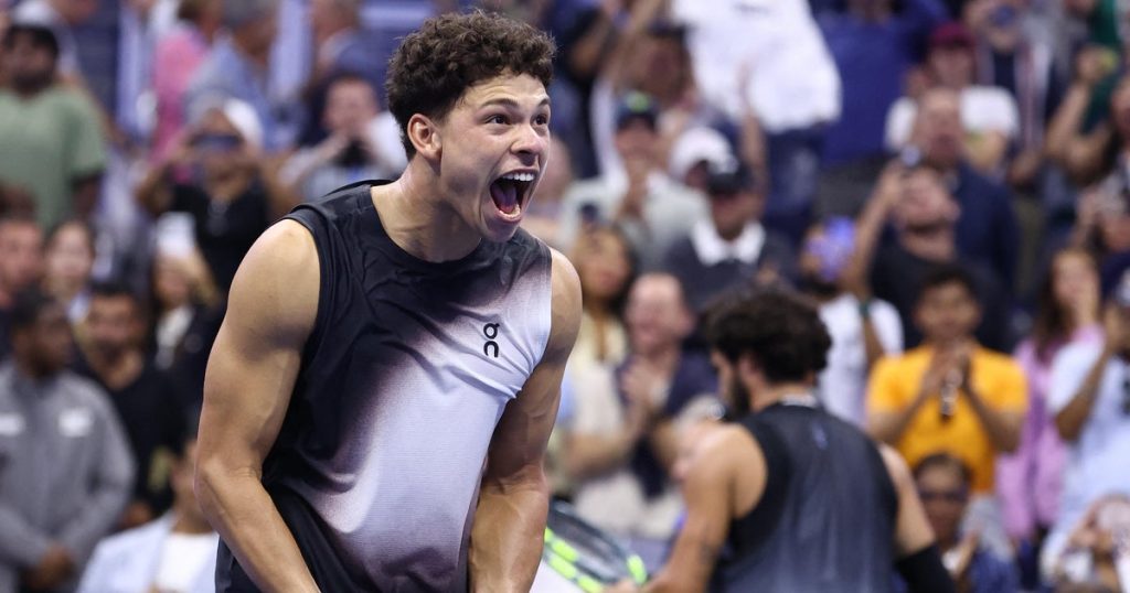 Ben Shelton beats Carlos Alcaraz in U.S. Open’s latest-finishing match ever