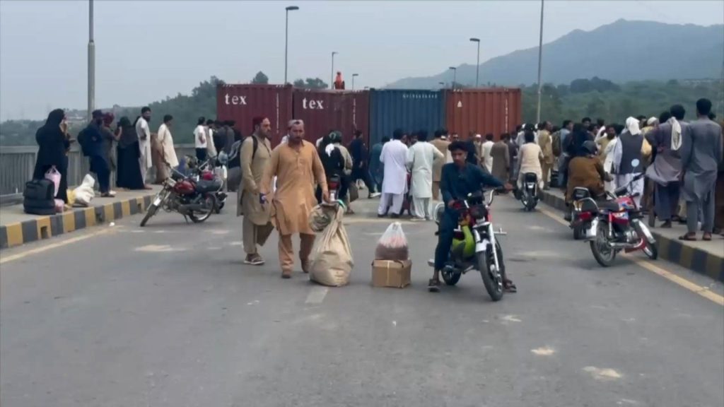 Pro-Imran Khan rally delayed amid government closures | Imran Khan