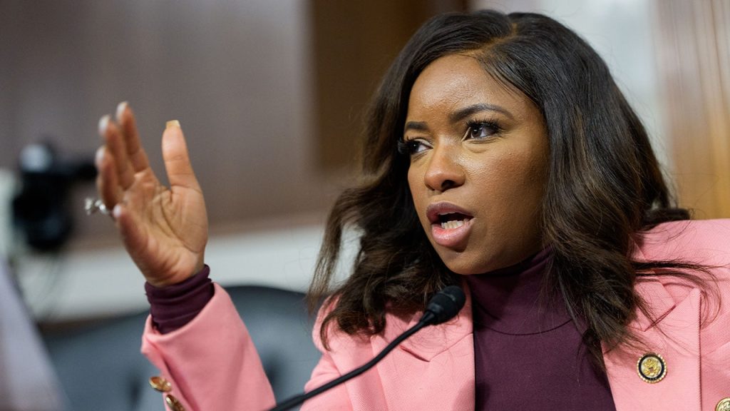Jasmine Crockett skips Talarico endorsement, drawing party backlash