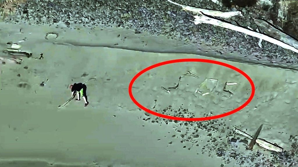 Oregon visitors to Lost Boy Beach rescued after tide traps them