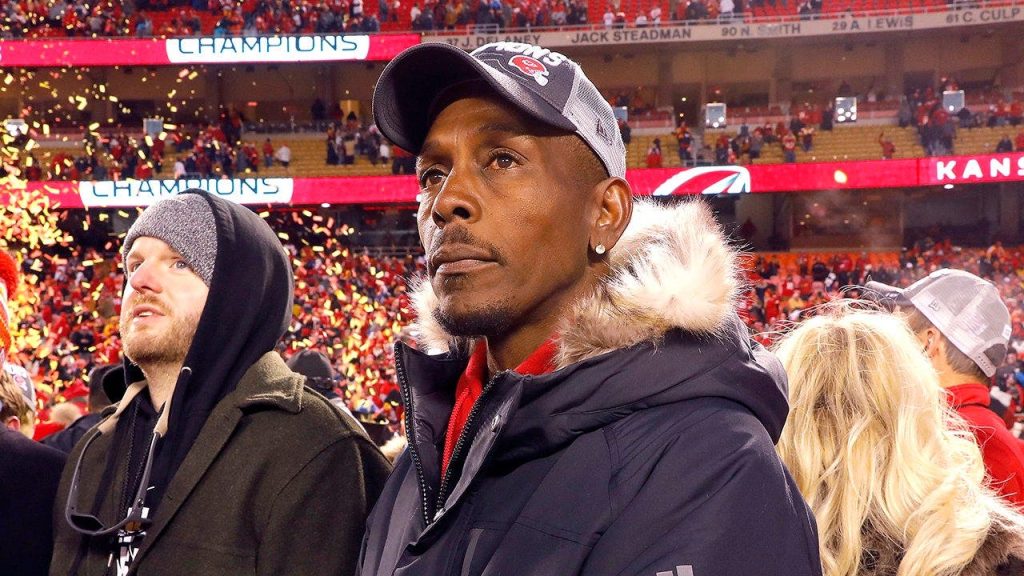 Father of Patrick Mahomes asks court to attend son’s games amid probation for driving while intoxicated