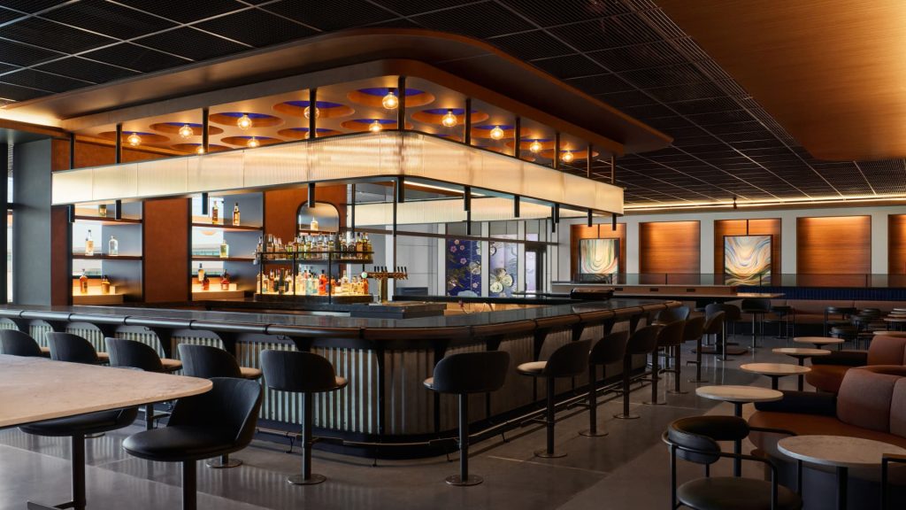 United Airlines set to open its biggest airport lounge in Houston