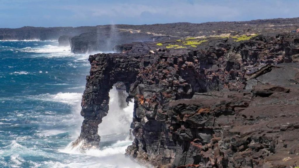 Hawaii sea arch collapses amid unstable cliffs warning