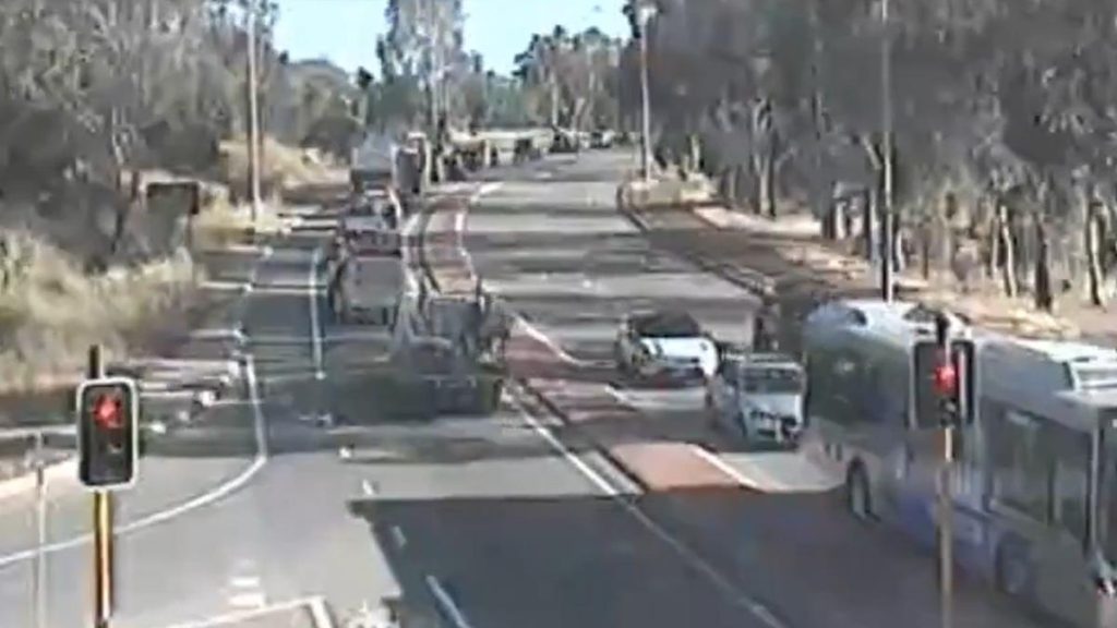Perth traffic: Crash blocks Great Northern Highway, breakdown slows Mitchell Freeway