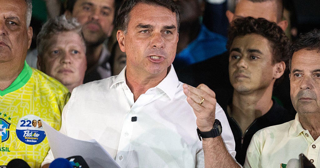U.S. issuing visas to Brazil’s Flávio Bolsonaro and family after he lost presidential election, official says