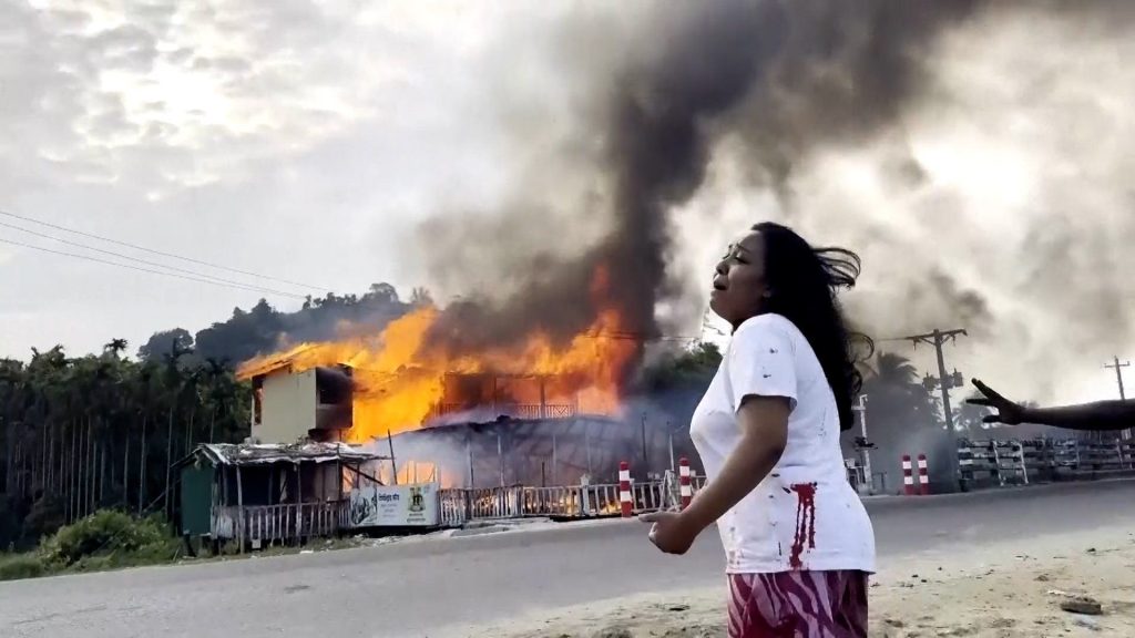 Ten killed in fire at beach resort in Bangladesh | Crime
