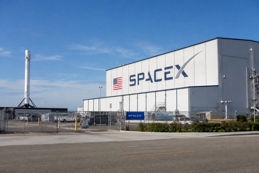 Evening digest: oil jumps to $117, SpaceX to enter wireless services