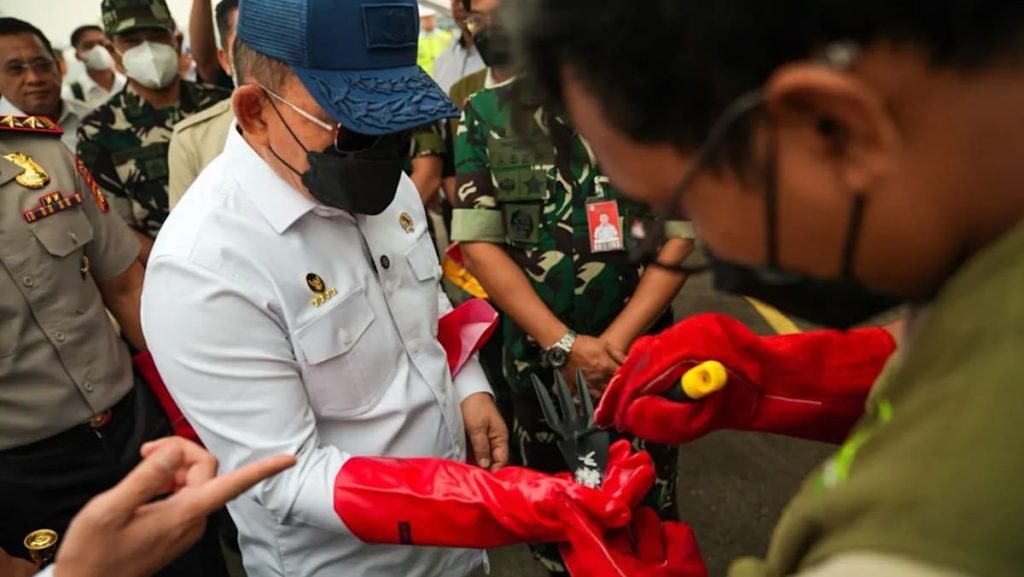 Indonesia to use dry ice to clear haze from forest fires